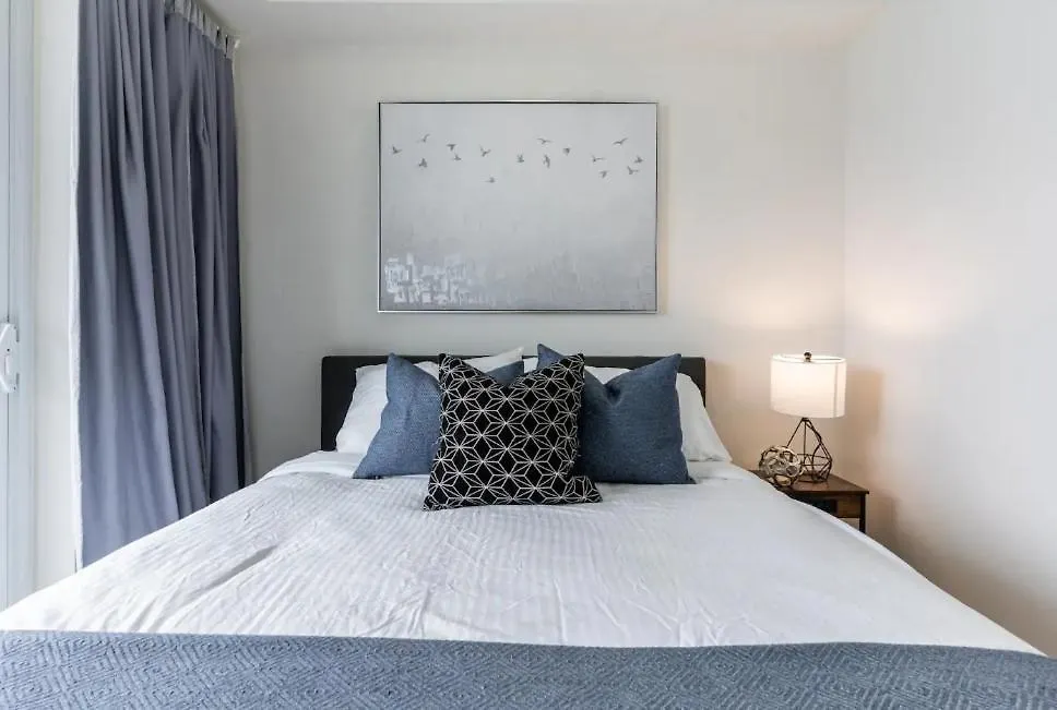 Skyline Suites - Walk To Mtcc, Acc, Rogers Centre & Entertainment District Aparthotel Toronto