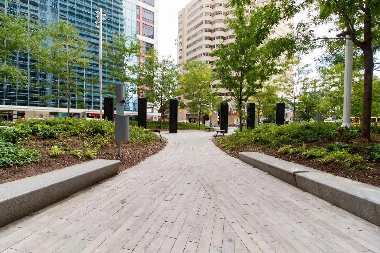 Skyline Suites - Walk To Mtcc, Acc, Rogers Centre & Entertainment District Aparthotel Toronto